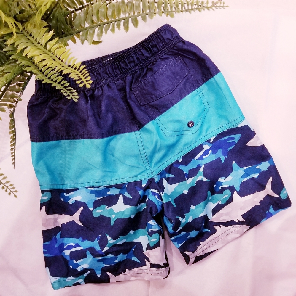 Boys swim shorts, multi-blue, size 5/6